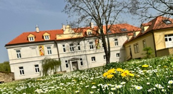 CertousyDvurZahradaJaro25